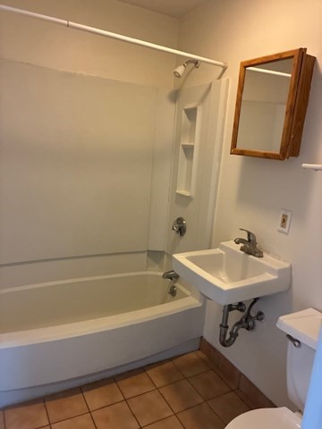 1 bed, 1 bath, $2,000, Unit 8