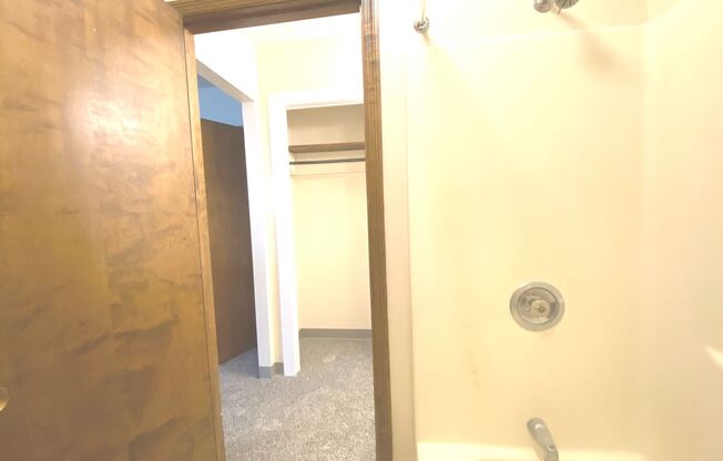Studio, 1 bath, $845, Unit 392