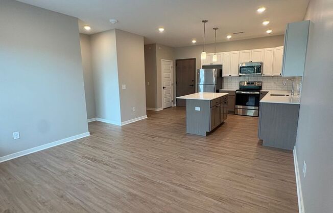 1 bed, 1 bath, 730 sqft, $1,379, Unit 436