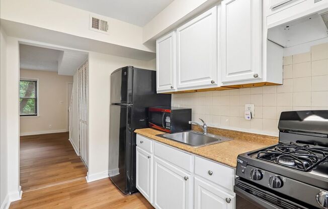 Lovely 3-Bedroom 1 bath End Unit townhome in Deanwood