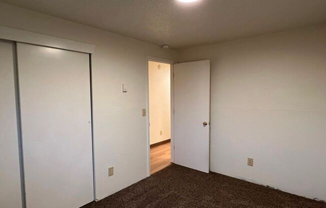 3 beds, 1 bath, 925 sqft, $1,495, Unit 7680