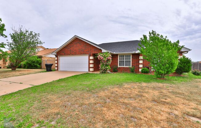 Great 3 bedroom 2 bath home in Wylie district.