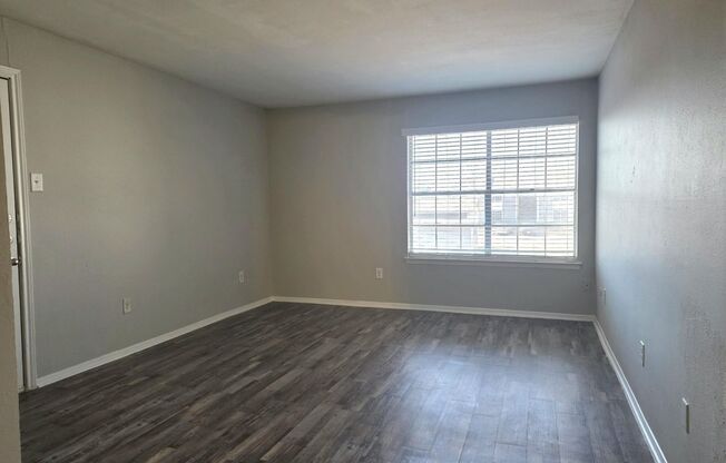 1 bed, 657 sqft, $1,075