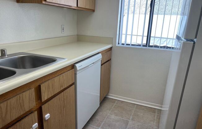 529 E CEDAR AVE