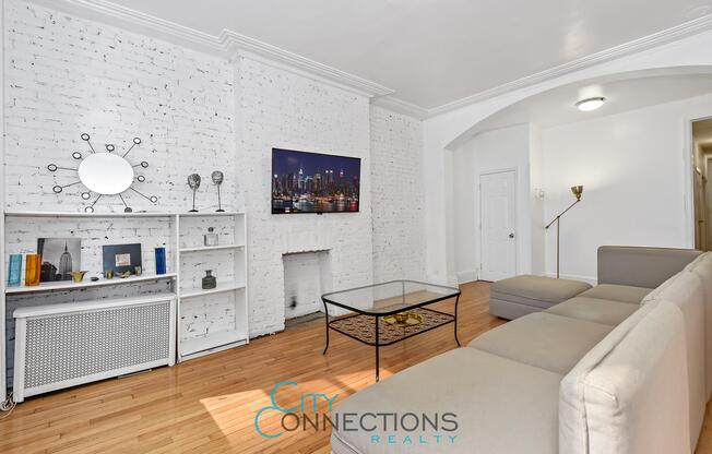 352 E 55 ST