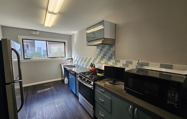1 bed, 1 bath, 761 sqft, $2,600, Unit 16B