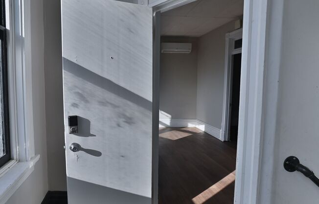 1 bed, 1 bath, 300 sqft, $975, Unit Apt 23