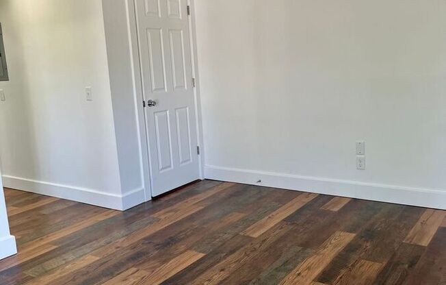 800 W 12 ST