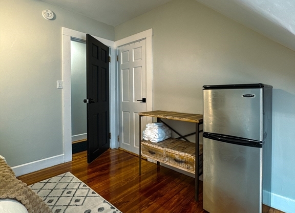 1 bed, 1 bath, 250 sqft, $1,450, Unit 3L