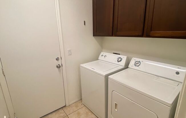 Beautiful 3 Bedroom 2 and 1/2 Bathrooms House in Summerlin! Property Wont Last Long!