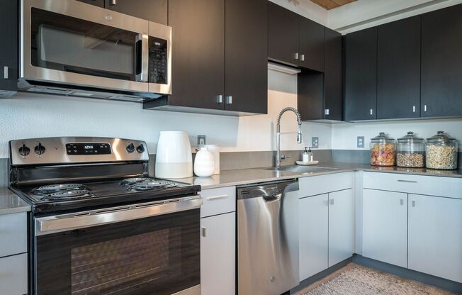 2 beds, 1 bath, 746 sqft, $1,599, Unit 316