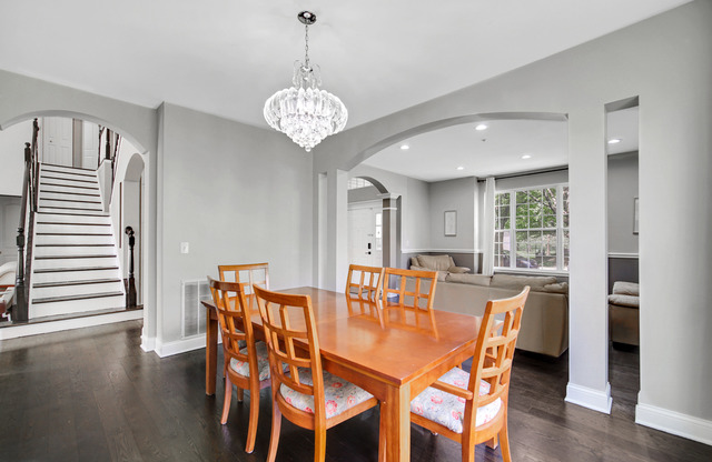 1344 ESSEX DR