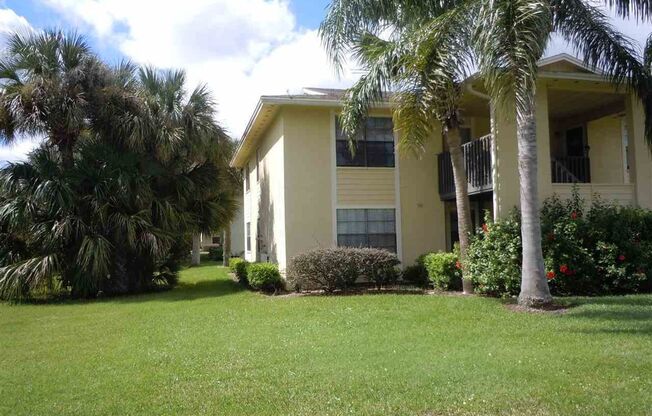 Walk to the Beach from your 2 Bedroom 2 Bath 1st Floor Condo!