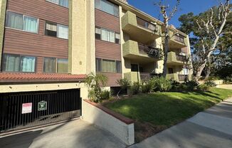 2 beds, 2 baths, $3,300, Unit # 220