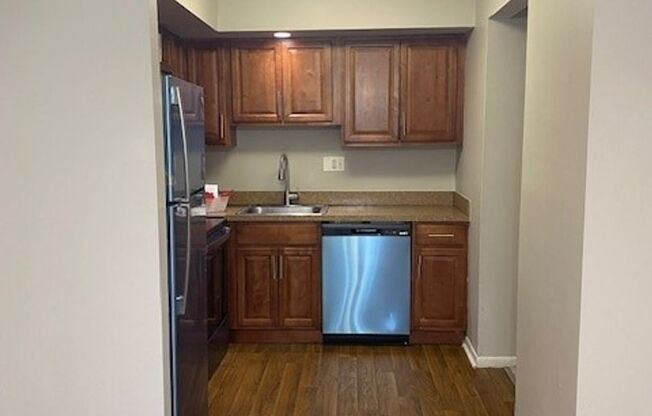 3 beds, 1.5 baths, 1,320 sqft, $2,705, Unit E16