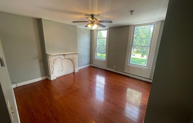 1 bed, 1 bath, $1,050, Unit Unit 2