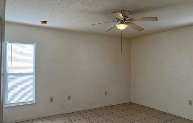 3 beds, 2 baths, $1,890, Unit OSCEOLA