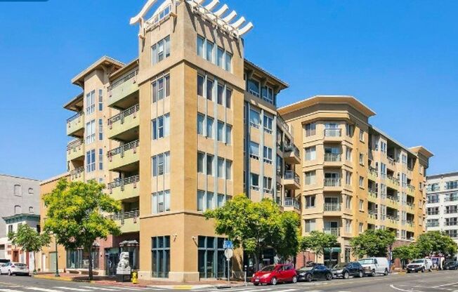 Amazing Downtown Unit Available For Rent!!!