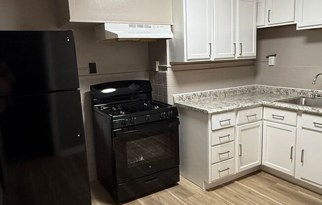 3 beds, 1 bath, 1,100 sqft, $1,695, Unit Unit 2