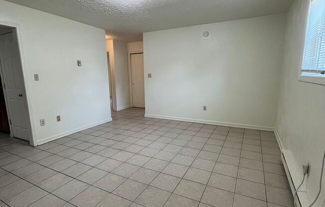 2 beds, 1 bath, 903 sqft, $1,290, Unit K-10