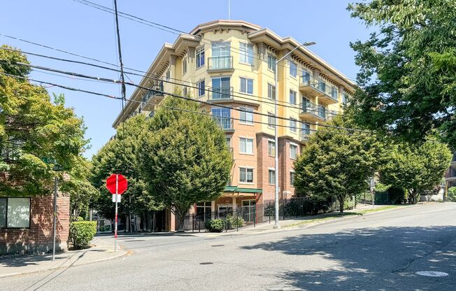 Pristine Top Floor 2bd/2bth Capitol Hill Condo, $3,100/mo.