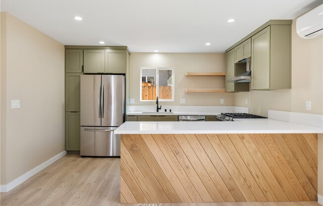 3872 3 AVE