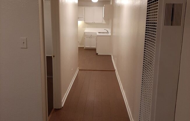 1 bed, 1 bath, $2,096, Unit 119