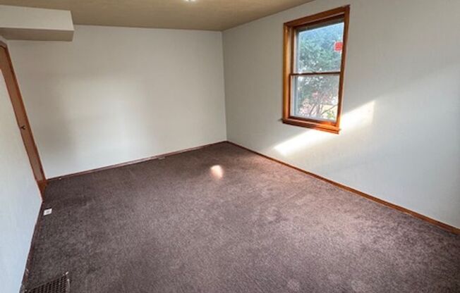 523 W 4th St