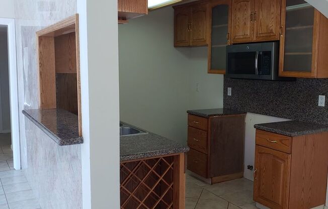 Lovely Condominium For Rent Must See!!!
