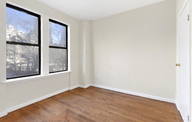 3 beds, 1 bath, $4,295, Unit 11