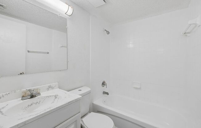 2 beds, 1 bath, $1,000, Unit 48