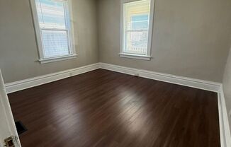 2 beds, 1 bath, $1,300