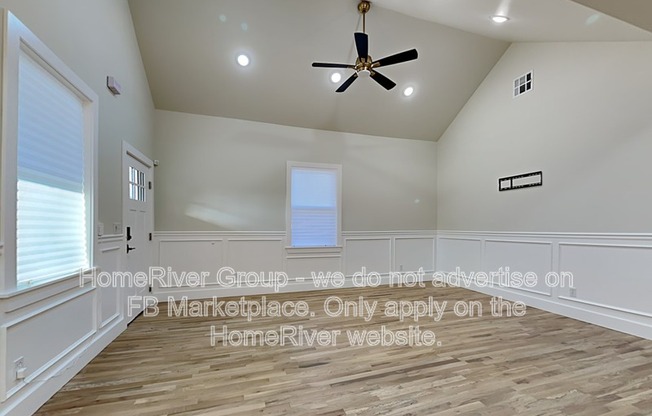 1305 S CARSON AVE