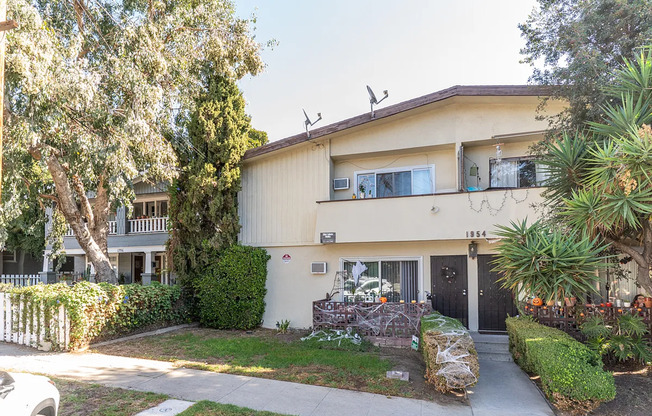 1954 Cheremoya Ave