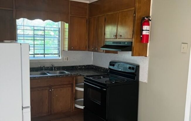 3 beds, 1.5 baths, $1,150