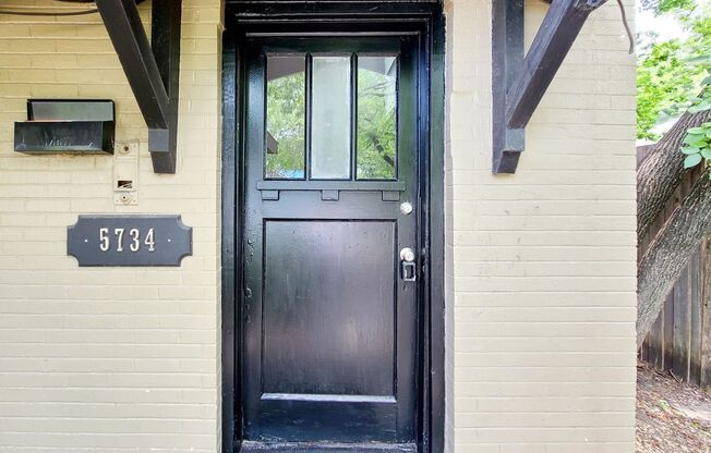 Remodeled 1 Bed, 1 Bath 4-Plex Craftsman Apartment in Junius Heights!