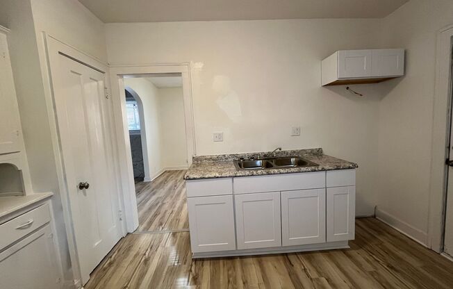 2 beds, 1 bath, $1,400