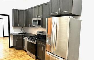 2 beds, 1 bath, $4,000, Unit 1R