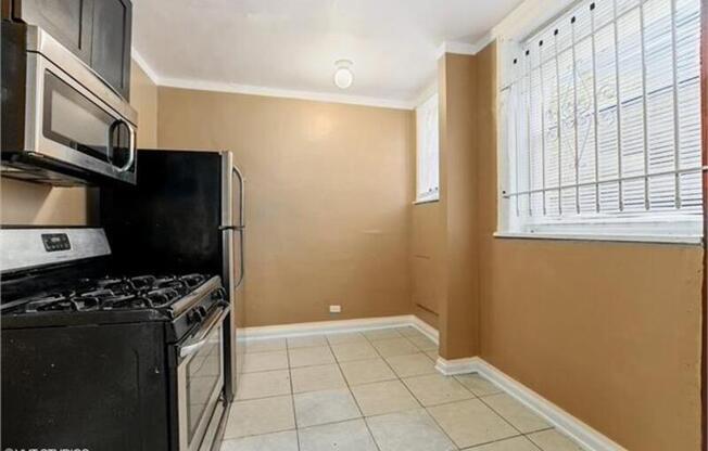 1140 W 77 ST