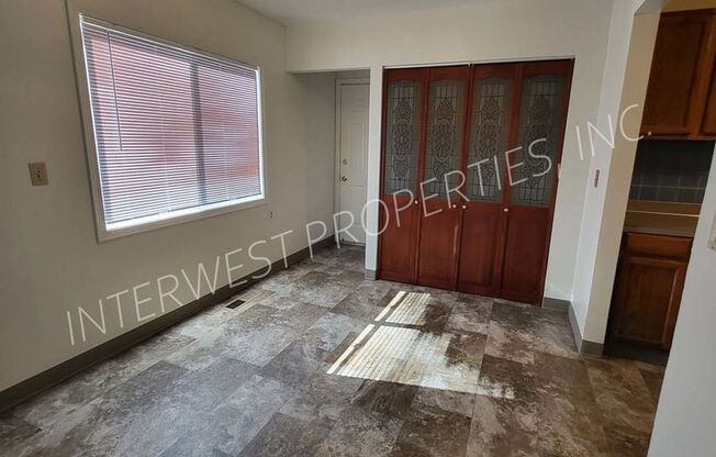 *1ST MONTH'S RENT FREE PROMO* Charming 3 bd Home in Portland with W/D Hook-ups, and Large Fenced Backyard