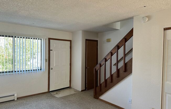 460 Topaz Dr