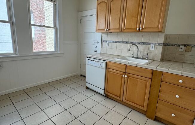 2 beds, 1 bath, 720 sqft, $2,995, Unit 60