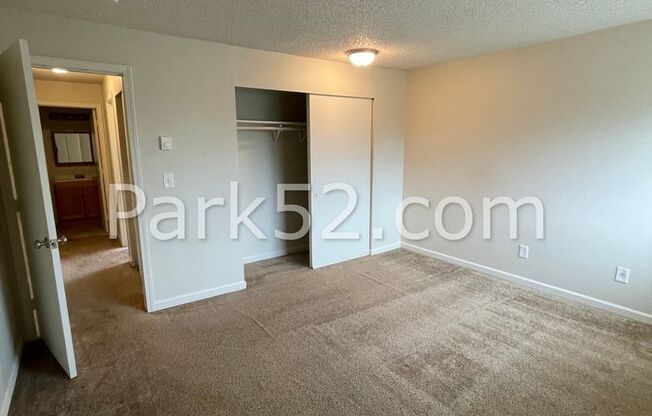 2 beds, 1 bath, $1,295