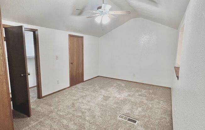 2 beds, 1 bath, 850 sqft, $825, Unit 11B