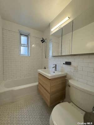 1 bed, 1 bath, $2,500, Unit 3B