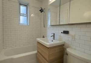 1 bed, 1 bath, $2,500, Unit 3B