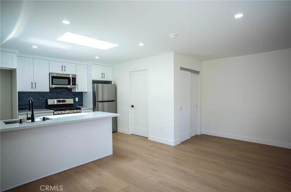 20509 1/2 VOSE ST