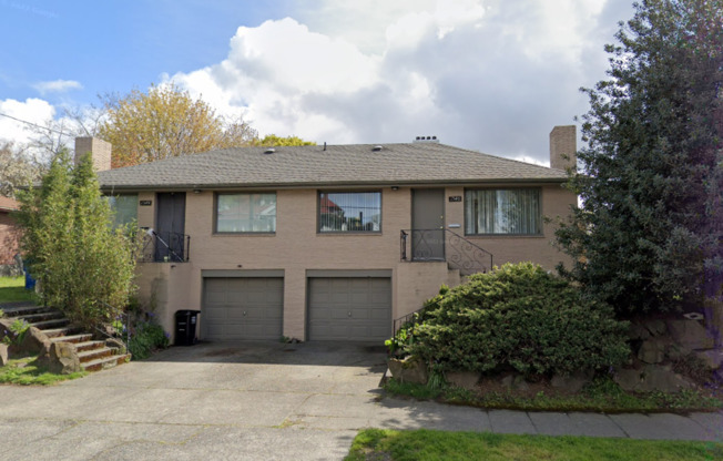 Large 2Bedroom 1Bathroom Duplex w/ Attached Private Garage Available in Beacon Hill!