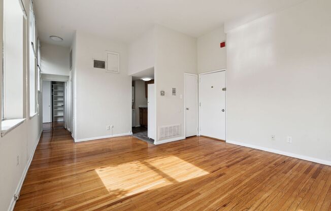 1 bed, 1 bath, 410 sqft, $1,925, Unit 304