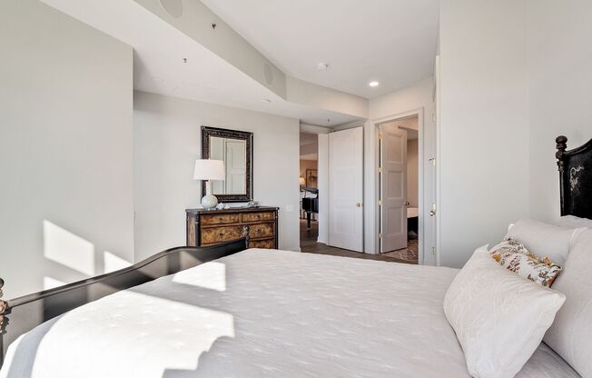 3 beds, 3.5 baths, $10,000, Unit Units 1005-1006